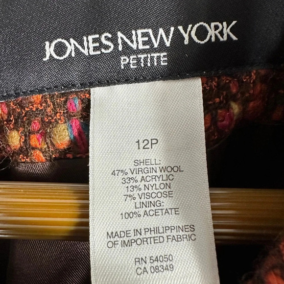 Jones New York Petite 12P cropped wool blend blazer. Tweedy material, gorgeous! - Picture 2 of 8